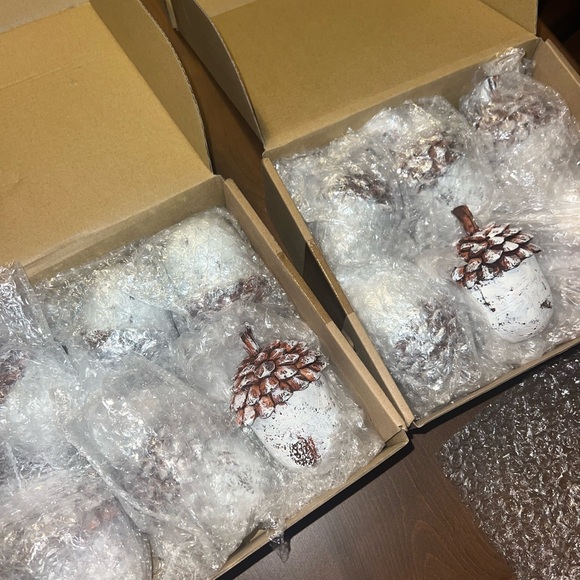 Set of 12 Rustic wooden Acorns - Picture 2 of 5